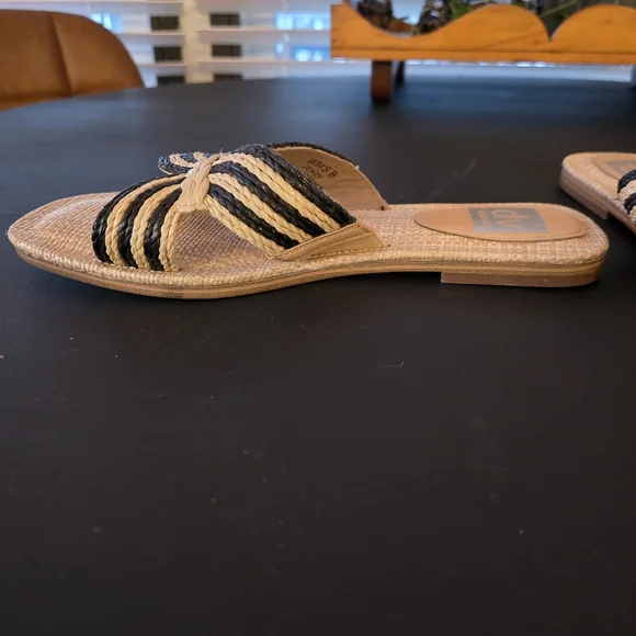 DV by Dolce Vita Tan and Black Sandals - Picture 3 of 4